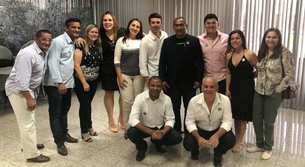 Síndicos do Mangueiral comemoram assinatura de decreto das garagens