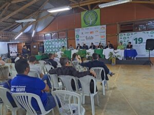 Ao final dos debates, uma plenária resumia os encaminhamentos do dia com as autoridades.