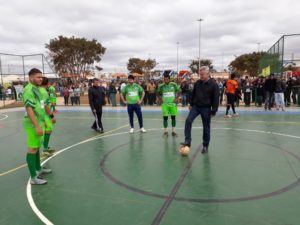 Governador dá pontapé inicial em jogo amistoso dos campeões do JB